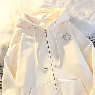 女童奶杏色星星印花连帽拉链卫衣新款中大童春秋冬学院风简约帽衫