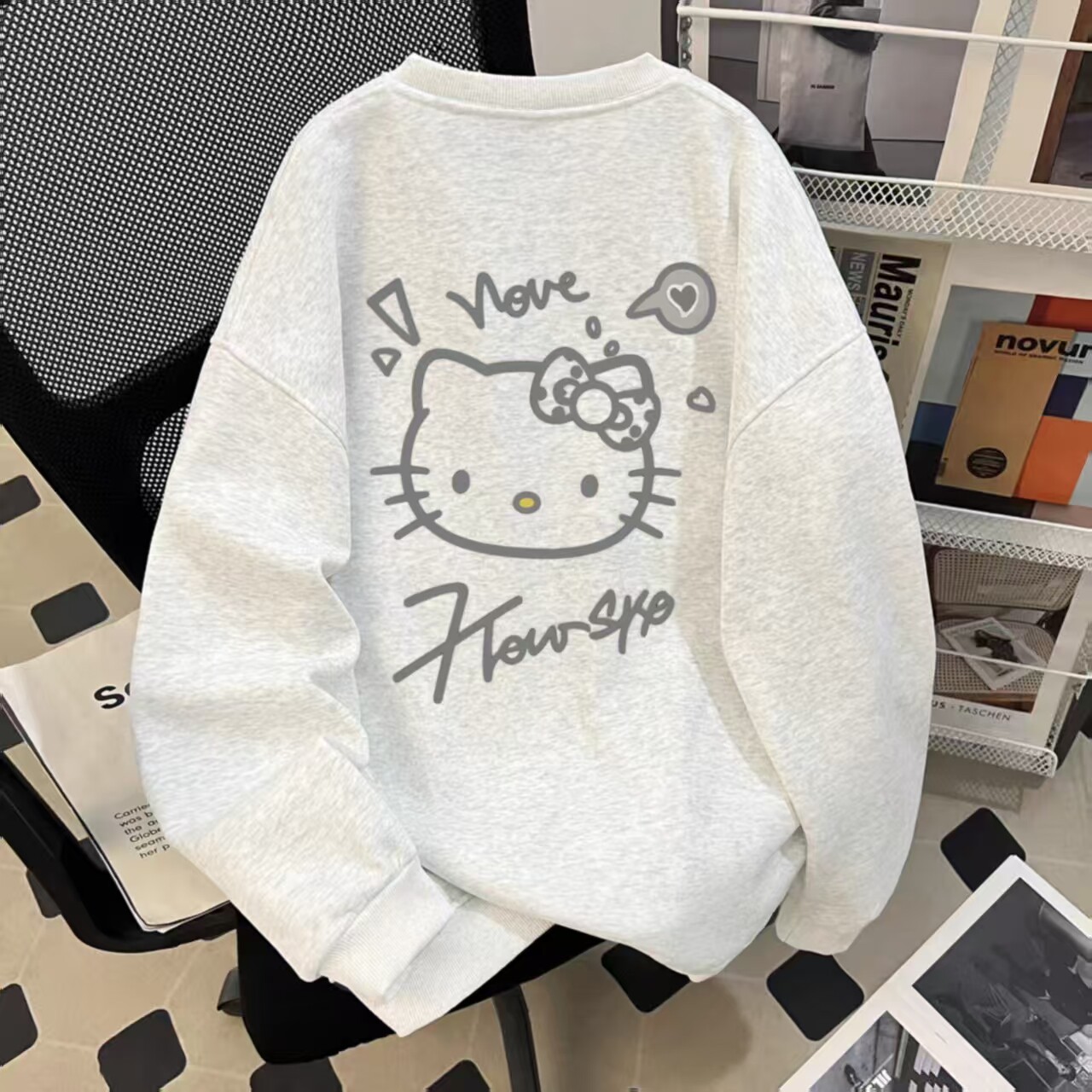 女童KT猫卡通印花宽松圆领卫衣