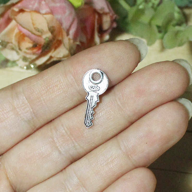 迷你钥匙 古银 道具BJD娃用娃屋 项链配件 手工DIY 合金1.9x0.8cm