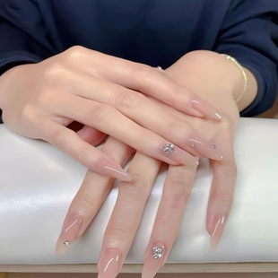 手工裸色美甲穿戴甲中长款杏仁甲2026新款高级感闪钻夏日拍婚纱照