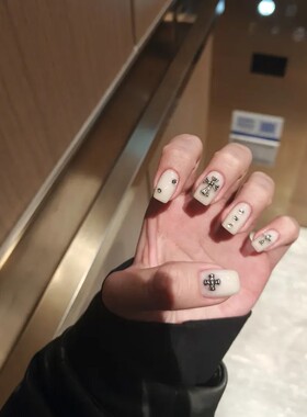 手工穿戴甲美甲高级简约绝美ins风美甲甲片成品奶白碎钻穿戴甲