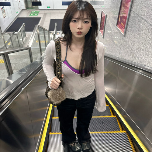 辣妹风大V领修身显瘦长袖T恤
