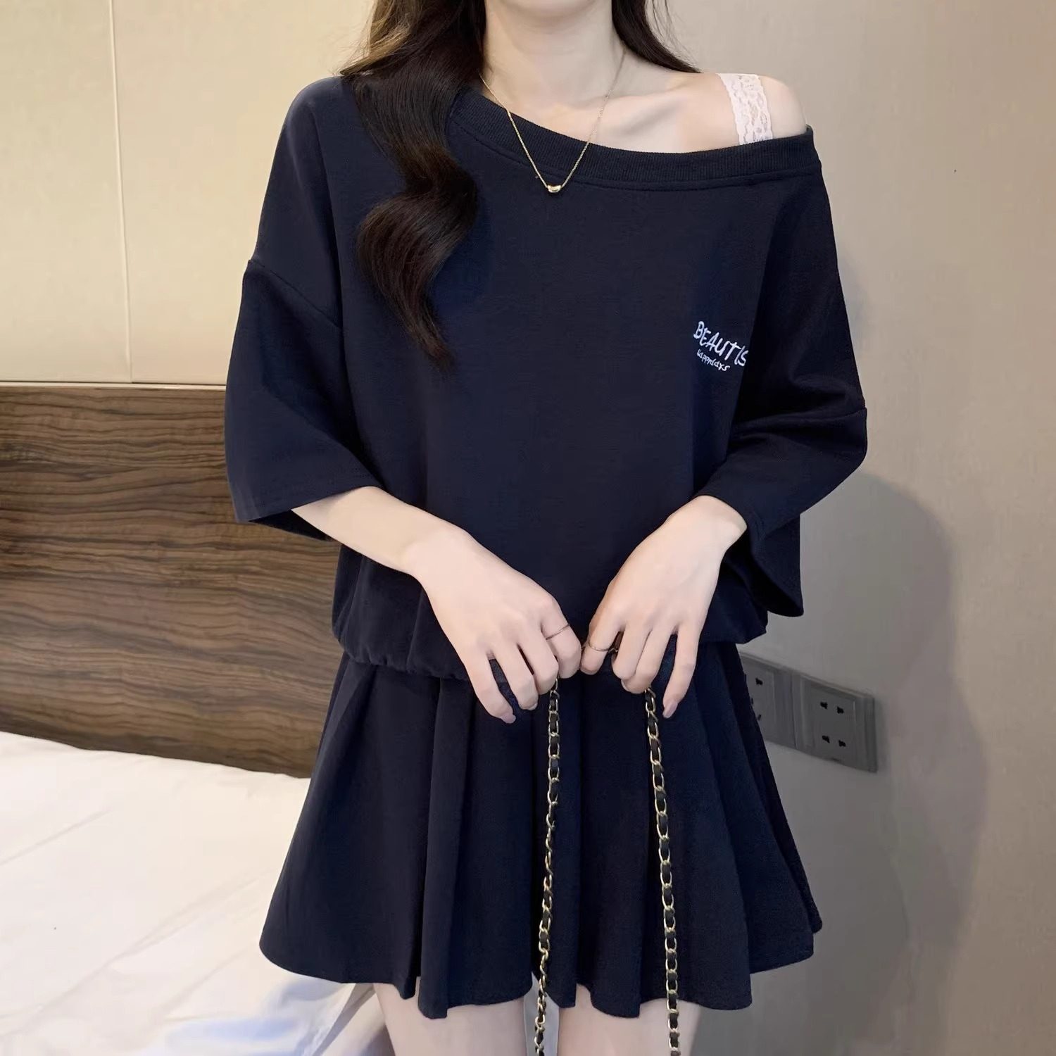 学院风露肩卫衣两件套女夏季2026大尺码胖mm显瘦遮肉休闲百褶裙套