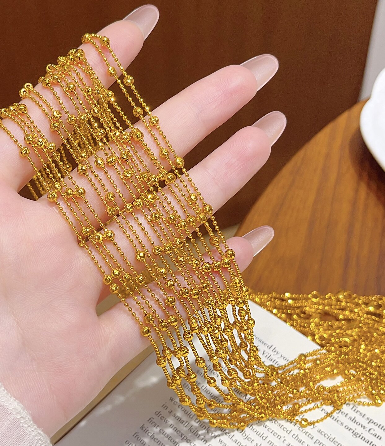 高级感沙金爆闪刻面西瓜珠项链复古转运珠锁骨链简约百搭女送礼物