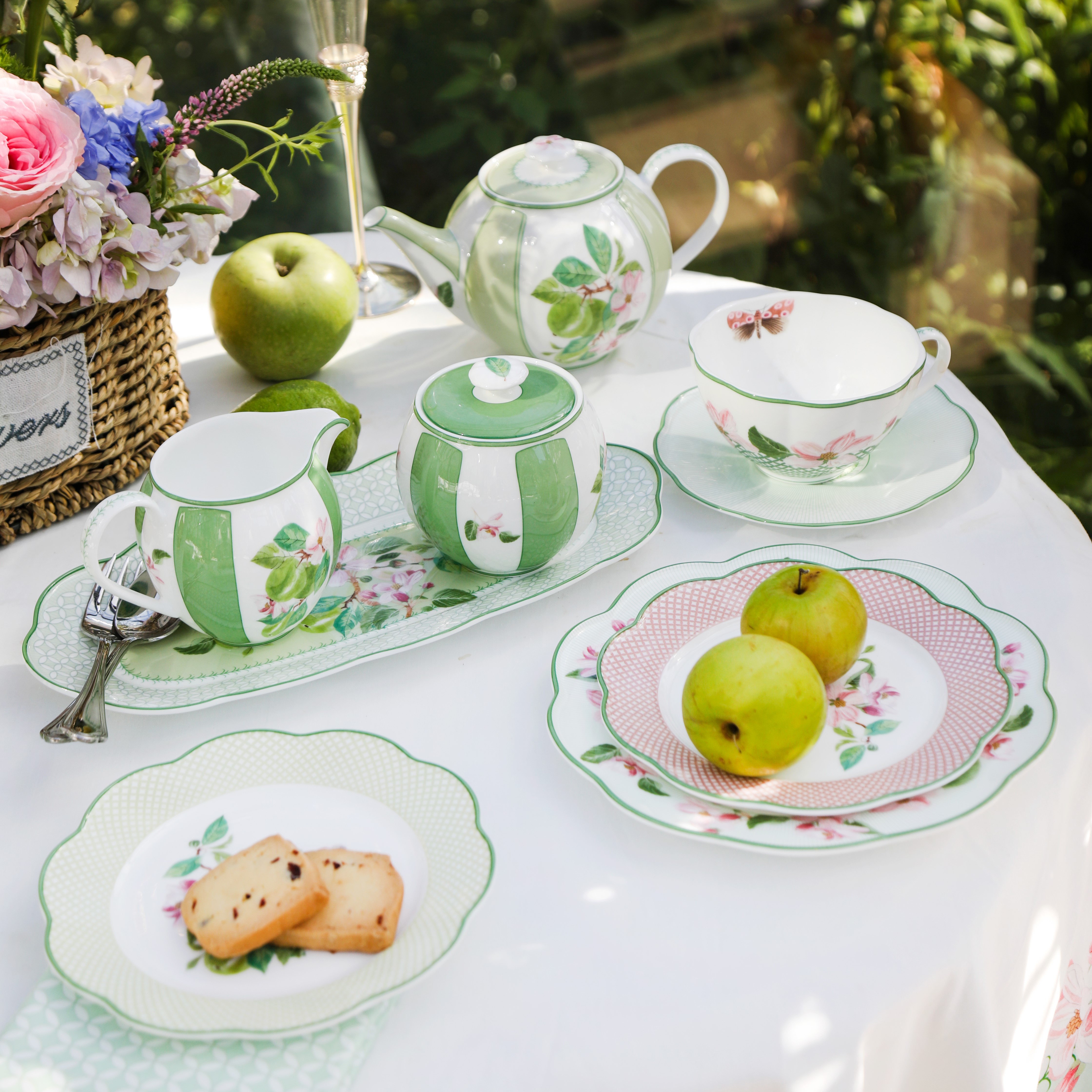 安娜16点霍蒂库尔盘子家用菜盘骨瓷餐盘餐具苹果花托盘鱼盘菜碟