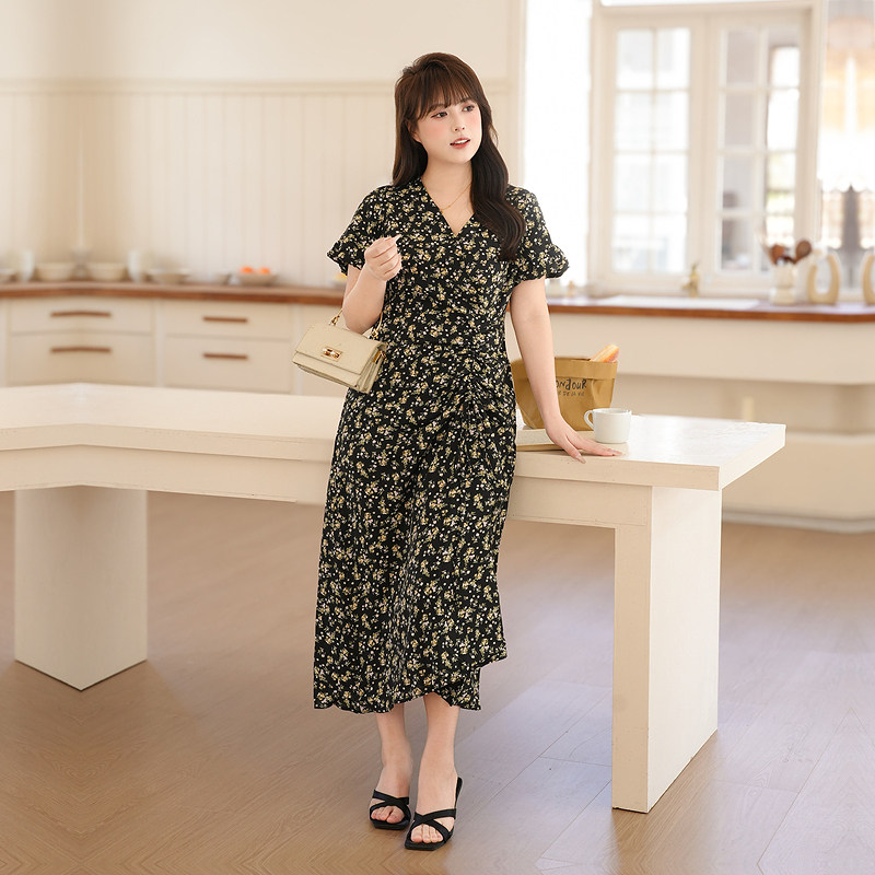 大码女装法式复古风V领碎花连衣裙夏胖MM收腰显瘦黑色A字裙通勤