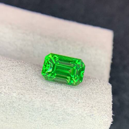 2.08克拉天然薄荷绿沙弗莱 祖母绿切割全净玻璃体 火彩璀璨
