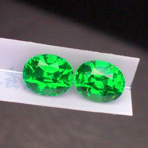 精品沙弗莱配对卡扎尼绿沙弗莱耳钉裸石配对 1.28ct，1.18ct