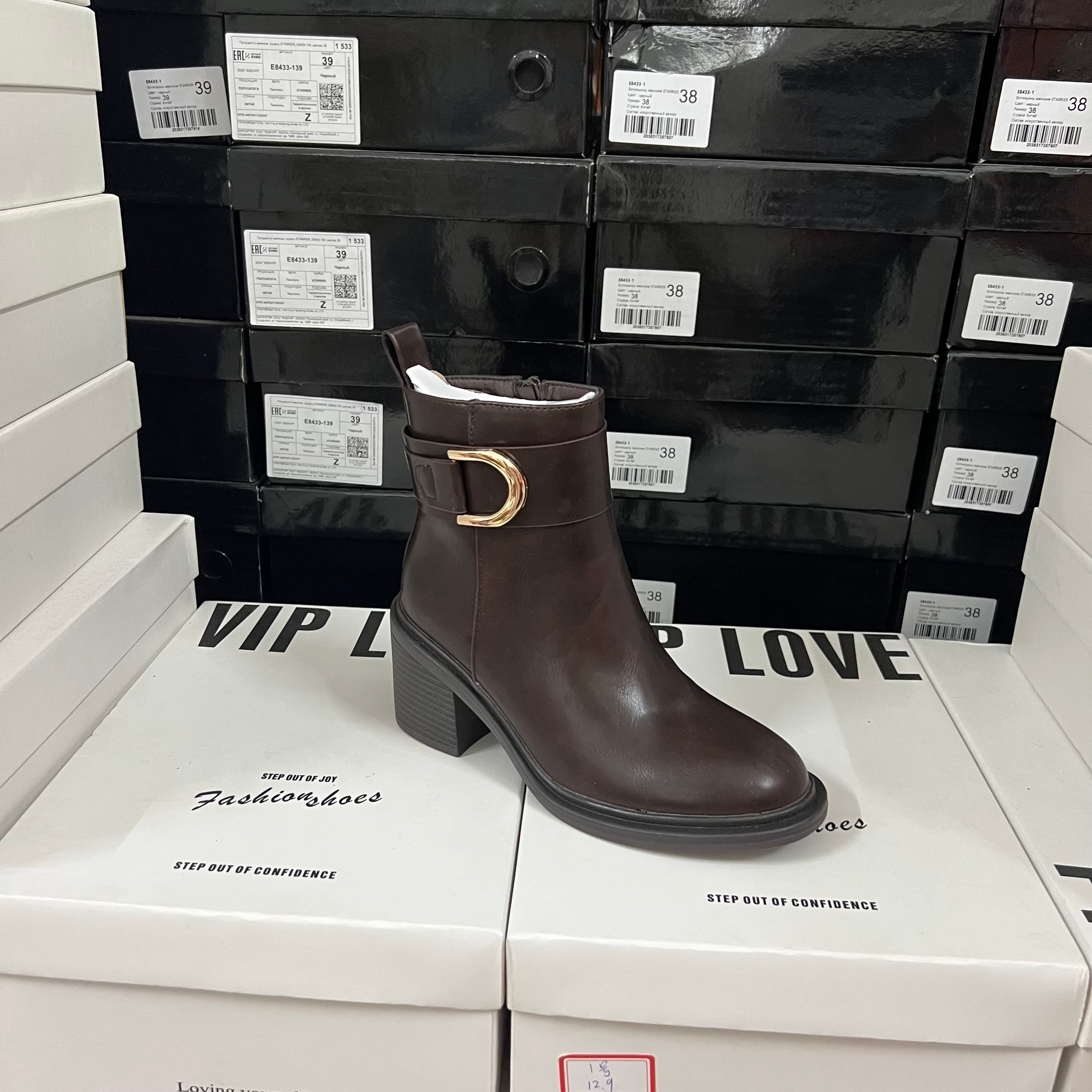 商场专柜撤柜断码捡漏方头粗跟短靴女金属扣瘦瘦时装靴