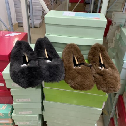 西班牙轻奢品牌pull女鞋时尚简约一字带毛毛鞋冬外穿加绒豆豆棉鞋