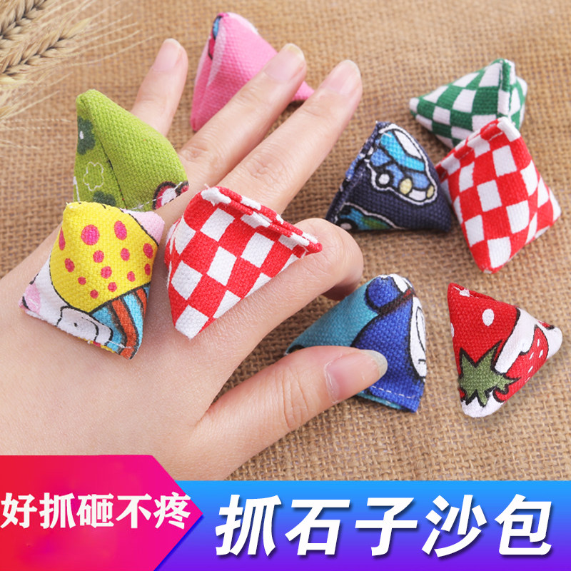 抓石子丢石子捡丢沙包80后怀旧玩具儿童小学生手抓迷你三角小沙包,运动/瑜伽/健身/球迷用品,沙包,淘宝优惠券,粉丝福利购,淘宝优惠卷