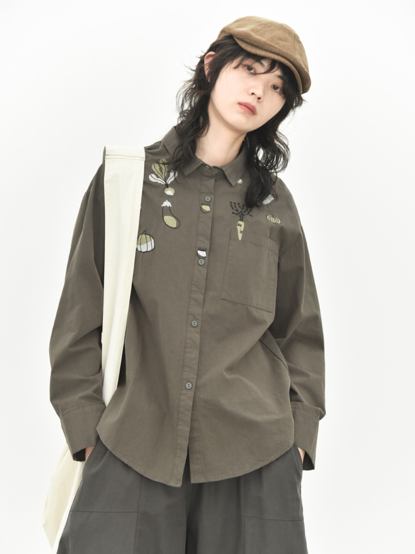 童颜阁2025秋冬刺绣小众童趣休闲中长款衬衫简约女装文艺衬衣上衣