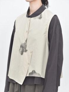 童颜阁秋季 扎染贴布拼贴马甲小众设计叠穿复古圆领马夹外套女 个性