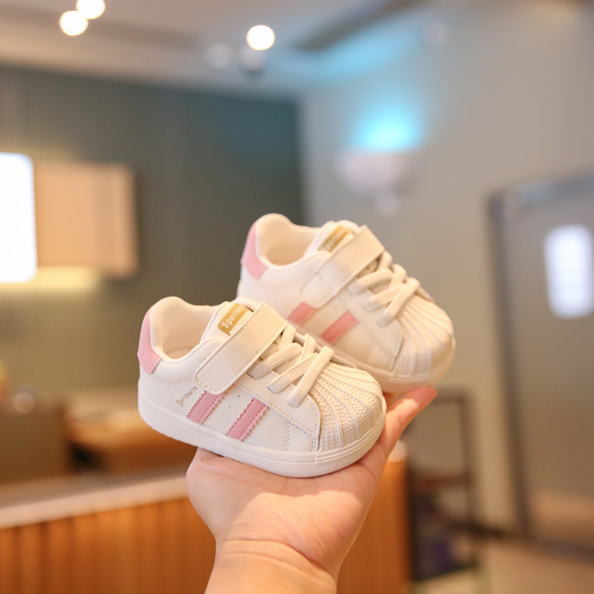 小步点女童运动鞋秋季新款软底男宝宝鞋子经典百搭儿童板鞋小白鞋