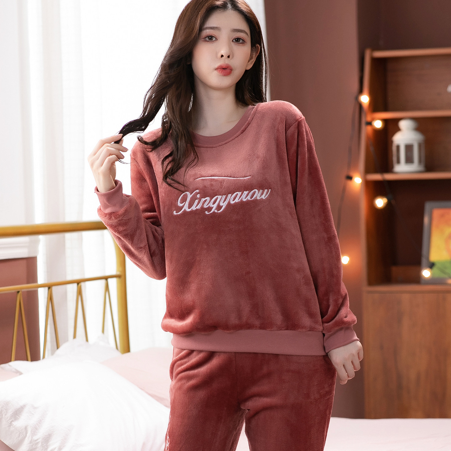 法兰绒家居服睡衣女秋冬2025新款加厚加绒保暖珊瑚绒套装中年妈妈