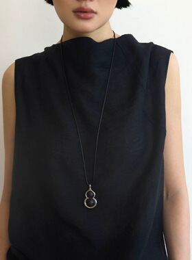 欧美饰品黑色葫芦吊坠项链轻奢时尚大气复古新款黑檀木叠戴毛衣链