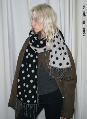 郑佰万 时髦精衣橱收录百搭宽面围巾女经典耐看黑白波点围脖保暖