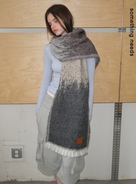 郑佰万 斑驳印迹 时尚渐变马海毛围巾女拼色高级简约围脖户外防寒