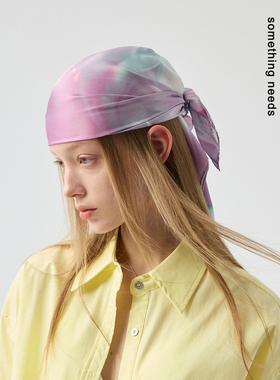 郑佰万 设计师原创个性镭射丝巾千禧未来裹胸方巾音乐节百搭头巾