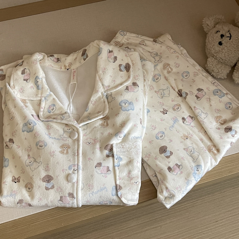 花边小狗海岛绒睡衣女