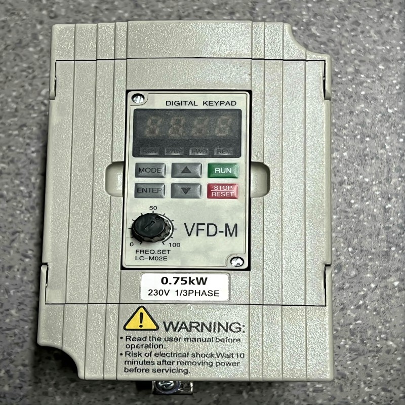 原装变频器VFD-M 015M43B/015M21A 380V/460V 1.5KW全新质保一年-封面