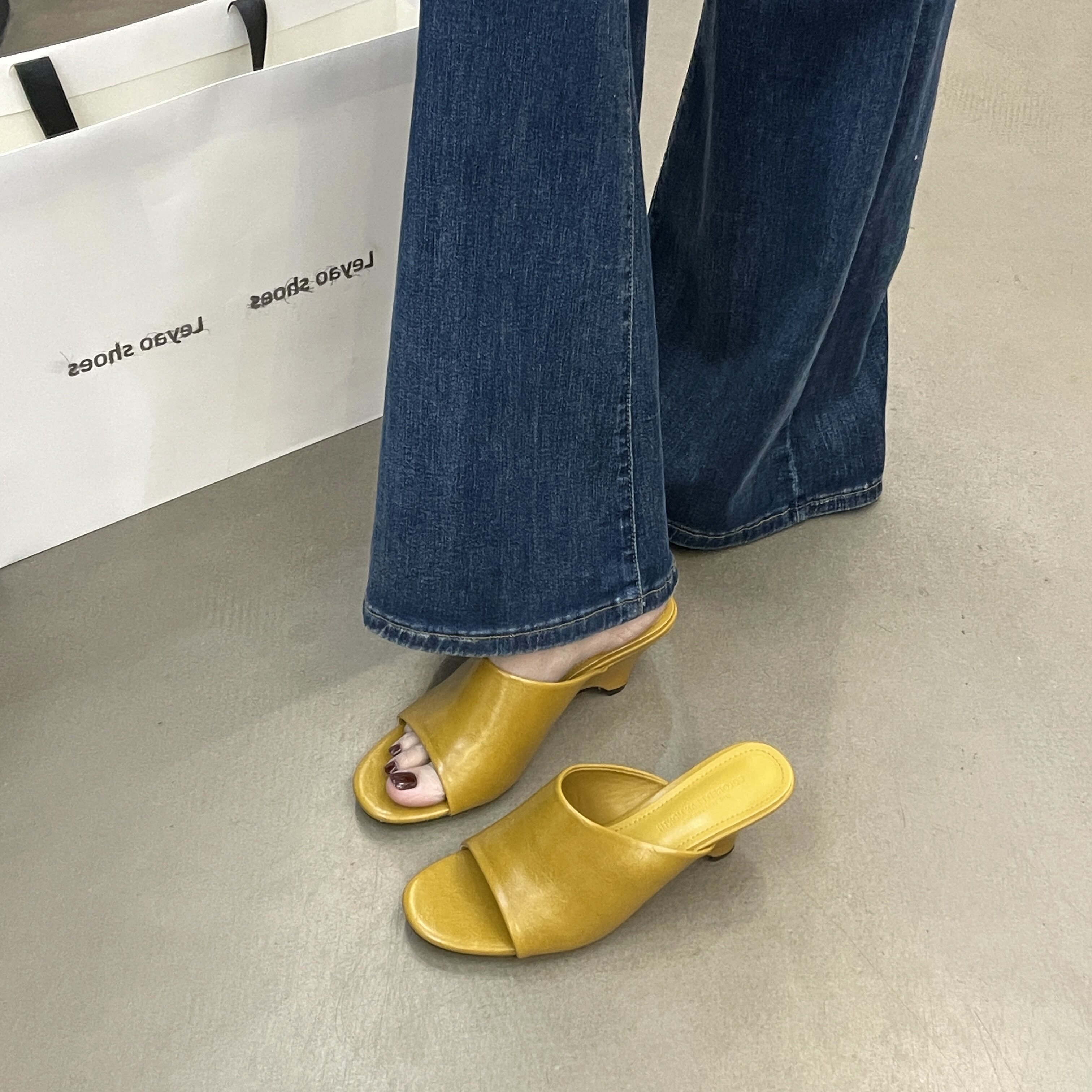 韩版黄色人字拖女外穿百搭舒适低跟凉拖鞋高级感高跟露趾夏季拖鞋
