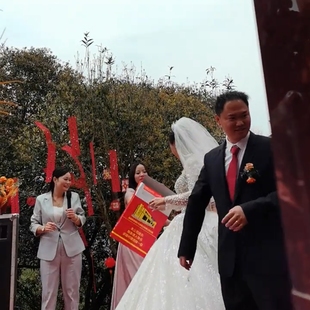 【现货】华子烟盒辣条网红超长婚礼退场互动礼结婚中华大辣条