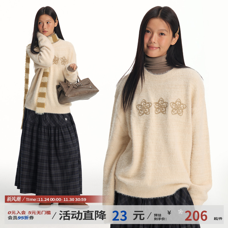 江南先生NewJNXSlogo粗线绣双重混纱仿貂毛小花圆领宽松保暖毛衣