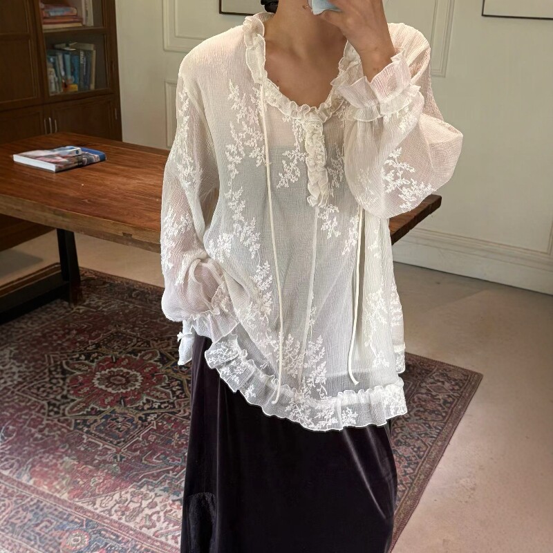 蕾丝刺绣木耳边系带衬衫女