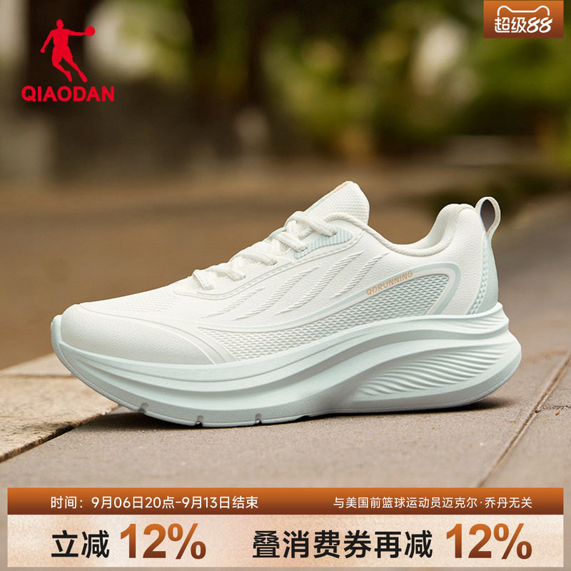 乔丹女运动鞋皮面防水新款秋冬季加绒增高软底初中学生悦雨跑步鞋