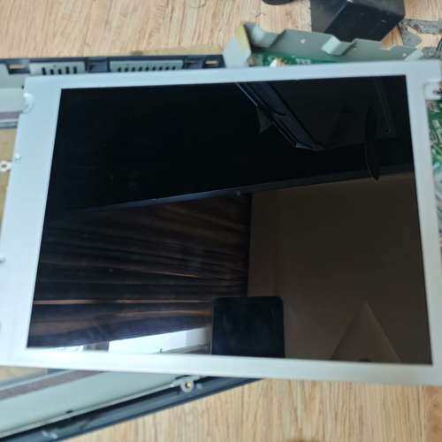 众桦kcb104vg2cg-g20显示，表面小划痕，完全议价