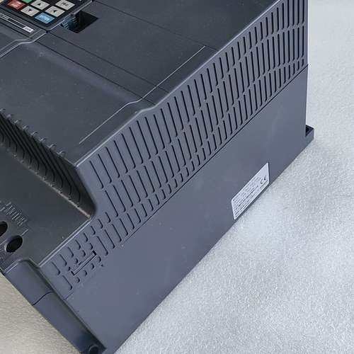 众桦众辰变频器Z2400-22P    22KW，，议价