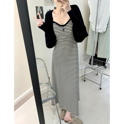 孕妇秋季针织连衣裙+黑色外衫