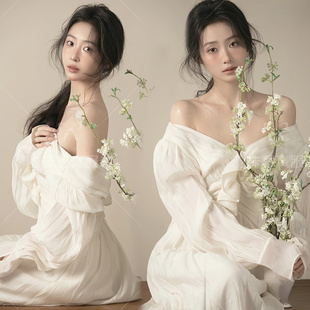 影楼新款气质少女温柔蕾丝连衣裙禅意中式早春清冷摄影写真长裙