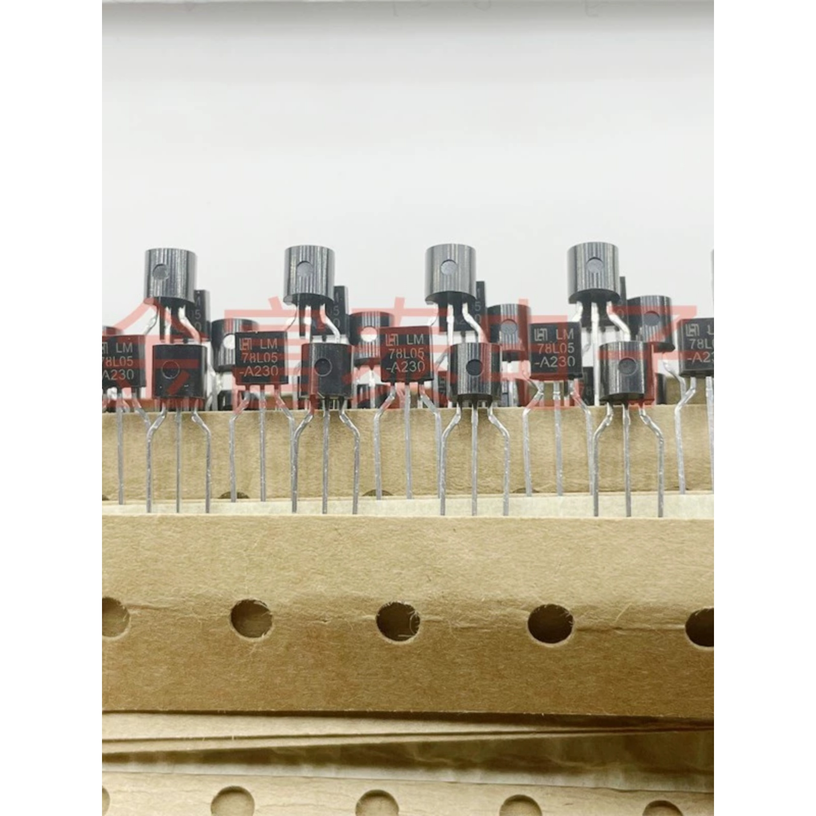 全新LM78L05ATA 线性稳压器及LDO TO92-3 5V 100mA 3Pin 78L05A