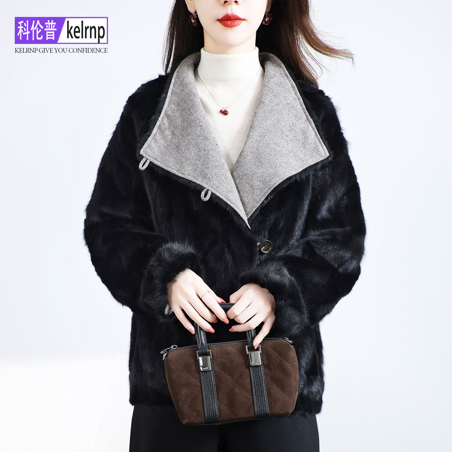 天鹅绒水貂毛大衣女2026冬新短款翻领显瘦两面穿拼貂皮真皮草外套
