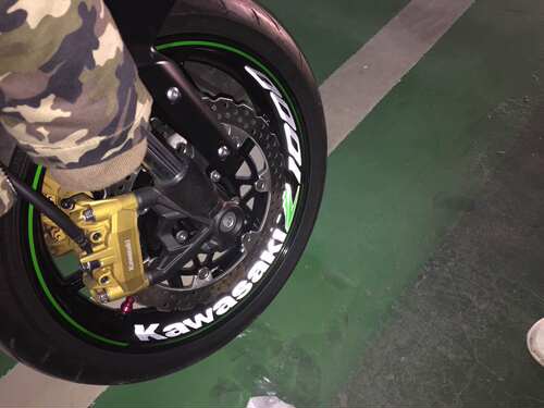 川崎Z1000加宽型钢圈贴纸，防水反光。25元一张贴后轮一面