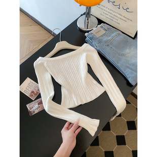 上衣 甜辣妹白色一字肩针织打底衫 女秋季 设计感修身 超好看纯欲短款