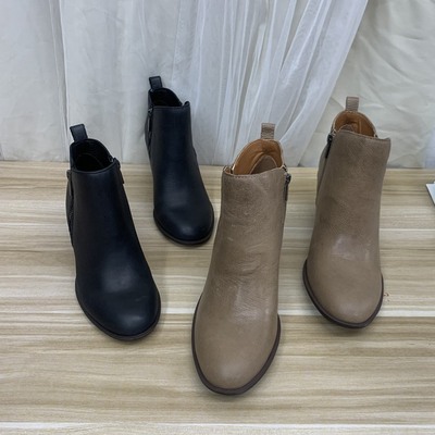 真皮圆头粗跟纯色侧拉链时尚短靴
