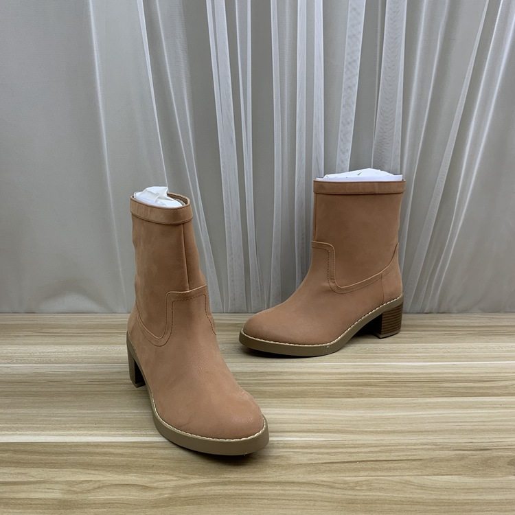 直筒女靴简约气质百搭款