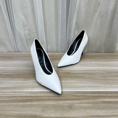 微瑕尖头浅口细跟纯色时尚单鞋