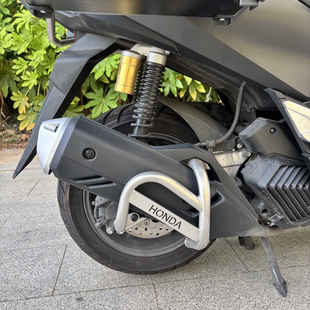 适用本田pcx160排气管保护杠防摔侧边保护杠保险杠专用改装配件