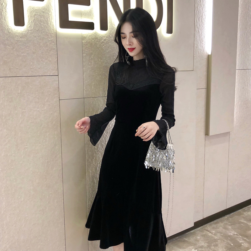 丝绒小黑裙