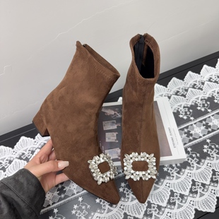 小个子内增高粗跟短靴女绒法式水钻方扣气质配裙子弹力尖头瘦瘦靴