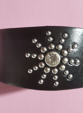 阿美咔叽风铆钉手环真皮手腕带 宽度3.8厘米