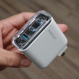 momax 80W PD标准GaN快速充电器2C+1A｜USB-C+USB-A 适配iPhone16系列 高颜值乳白+透视觉款