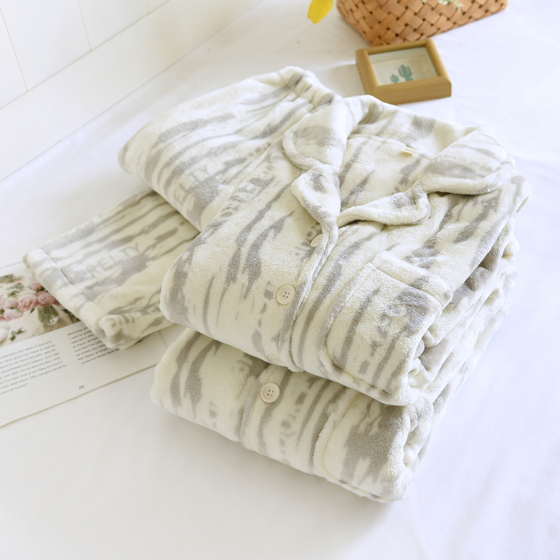 加厚保暖法兰绒情侣睡衣可外穿