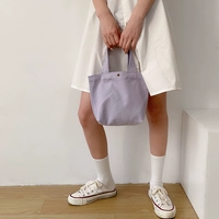 Чистый цвет нажимает на маленькую ручную светлую фиолетовый