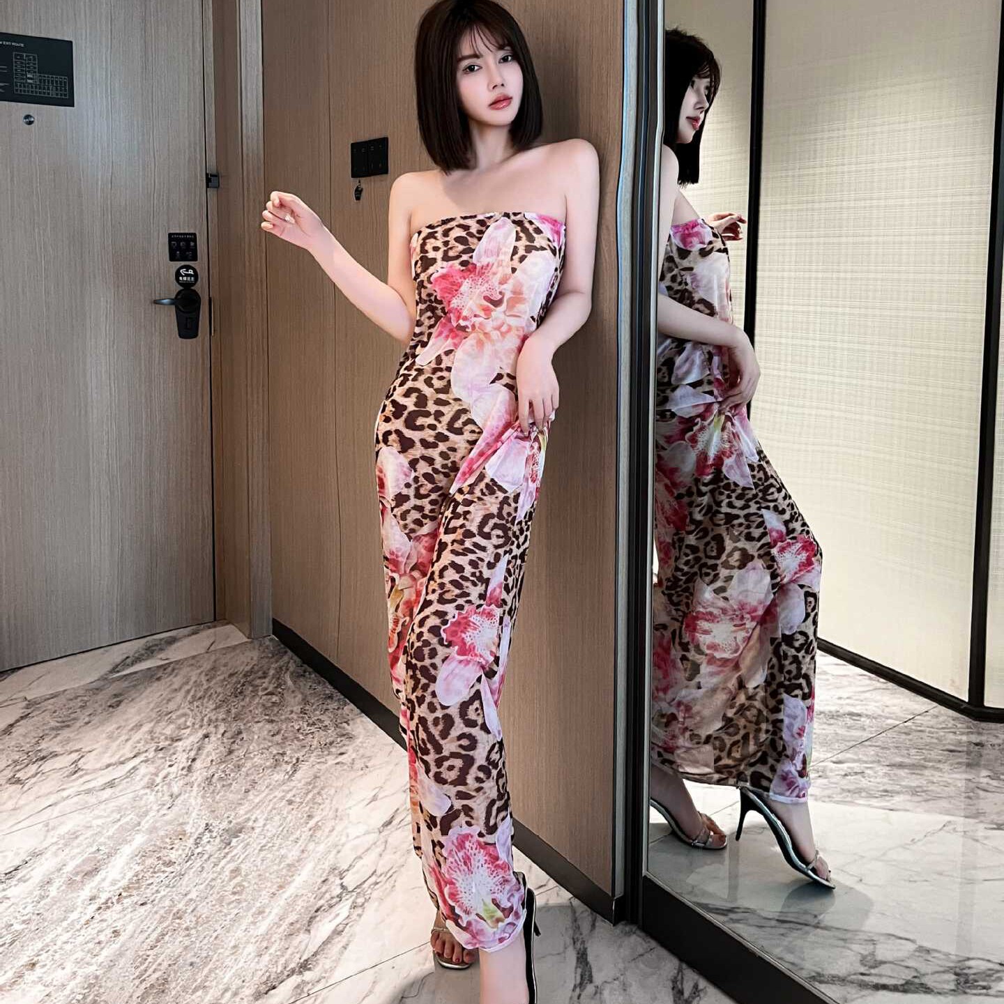 夜店装性感辣妹豹纹印花抹胸连衣裙女修身显瘦包臀短裙夜场工作服
