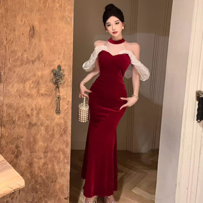 夜店性感修身显瘦吊带露肩短袖连衣裙2026高级感丝绒会所礼服长裙